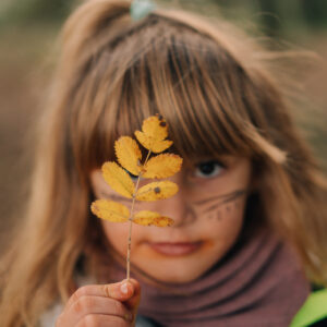 La Natura és Vitamina N: per què els infants necessiten créixer a l’aire lliure?