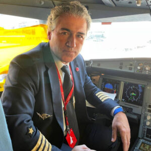 Ramon Vallès: La meva oficina és el cel: la rutina i els secrets de la professió de pilot