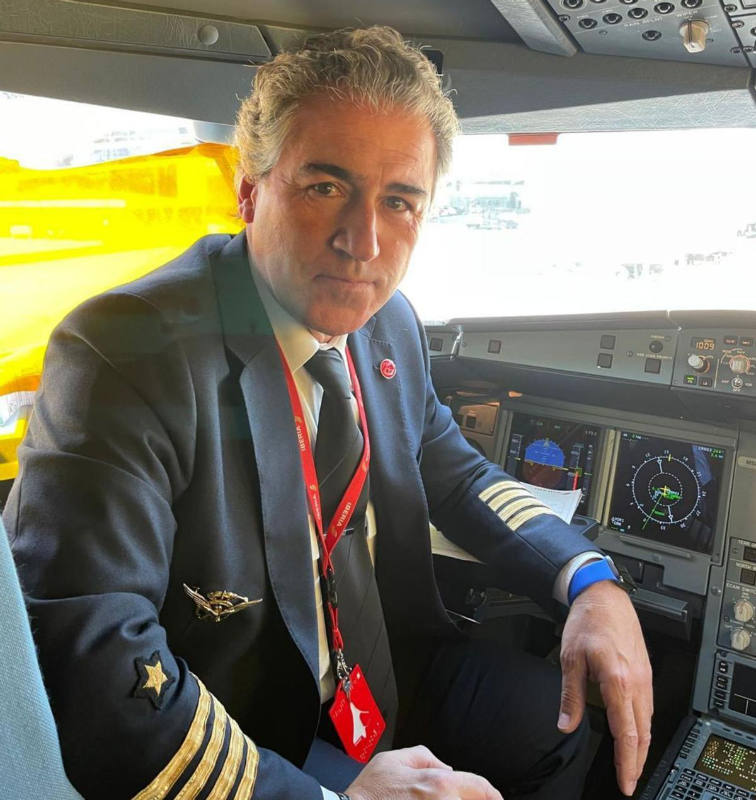 Ramon Vallès: La meva oficina és el cel: la rutina i els secrets de la professió de pilot
